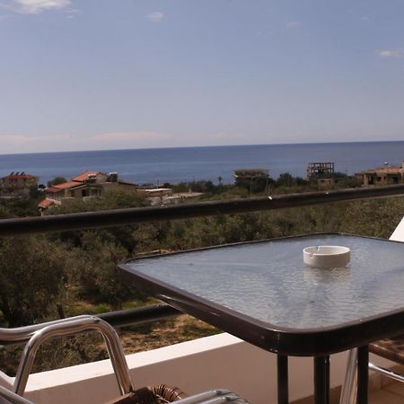 Velco Bb Himara Bed and Breakfast Eksteriør billede