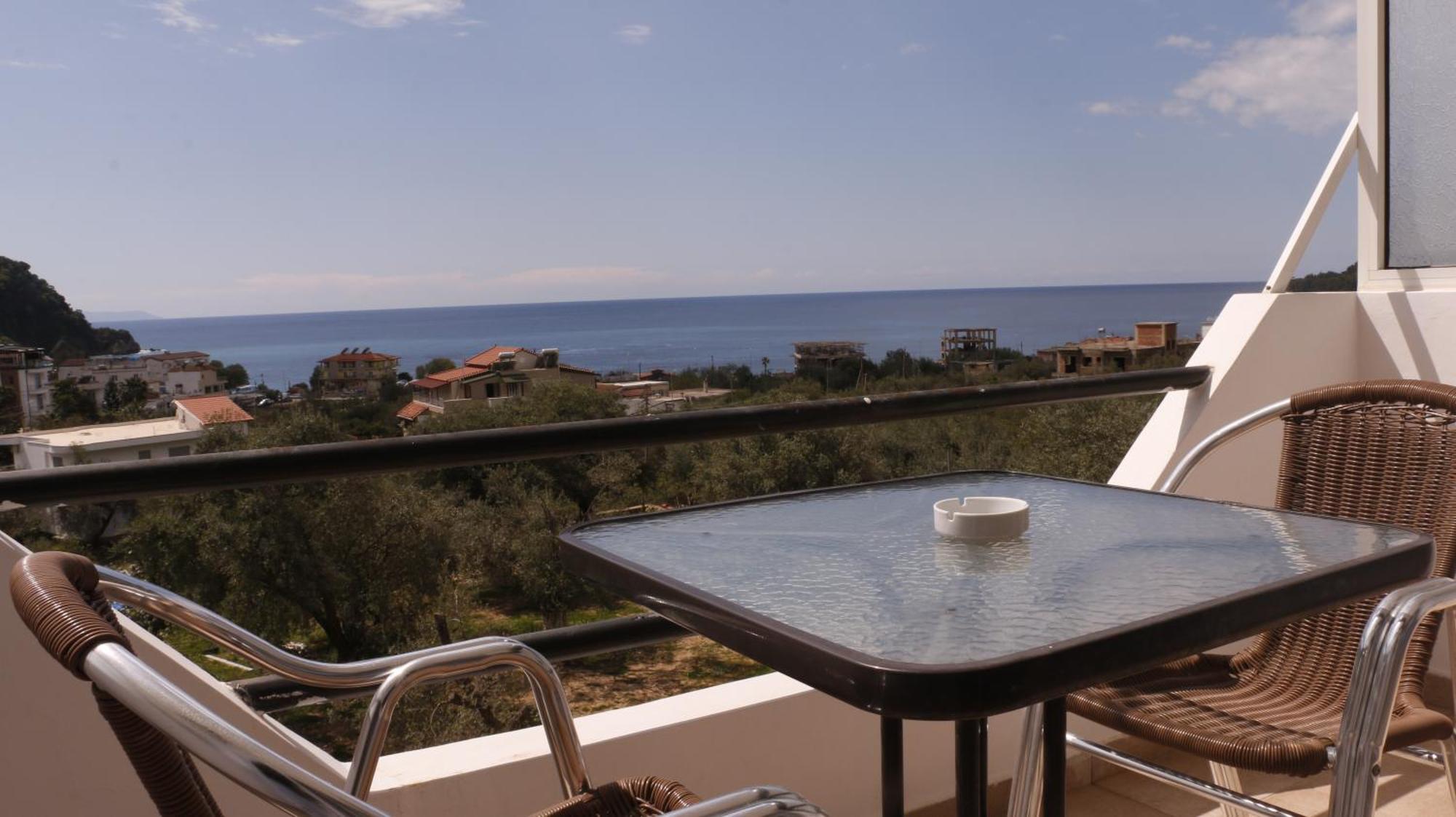 Velco Bb Himara Bed and Breakfast Eksteriør billede